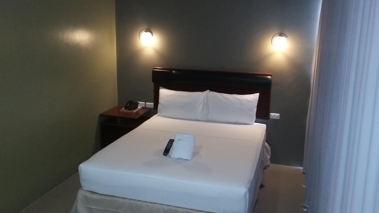 Win Hotel & Casino Talisay  Dış mekan fotoğraf