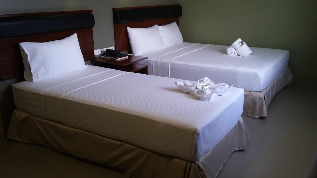 Win Hotel & Casino Talisay  Dış mekan fotoğraf